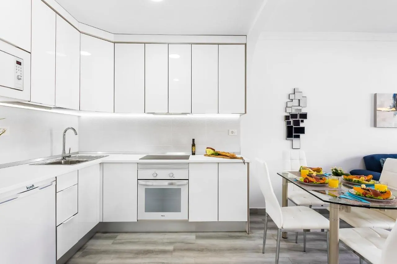 ארונה Sunshine Smart Home Hi-End Services Av Streaming דירה